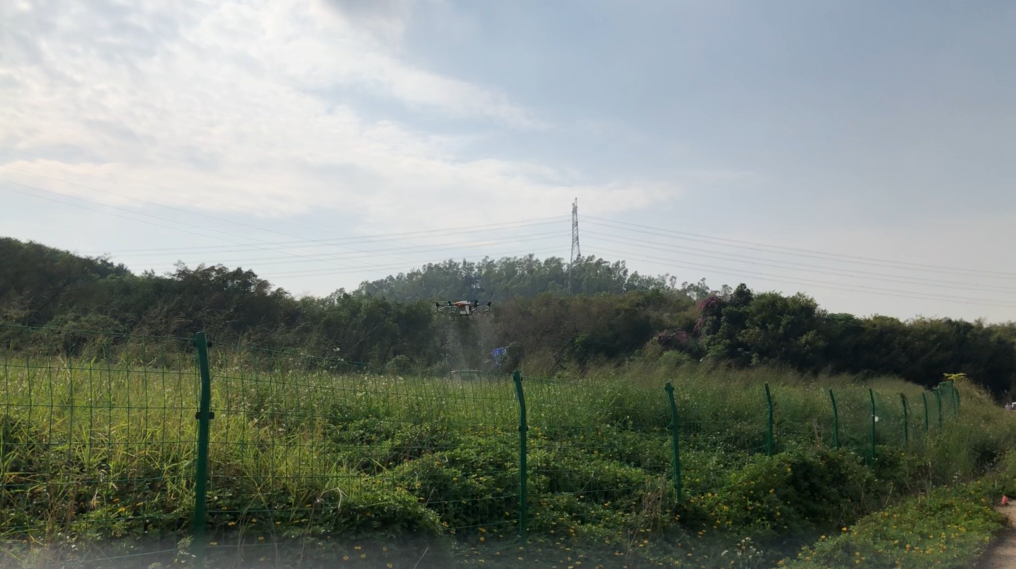 鼎峰植保無(wú)人機(jī)，打藥效率高、成本低、防治效果好！